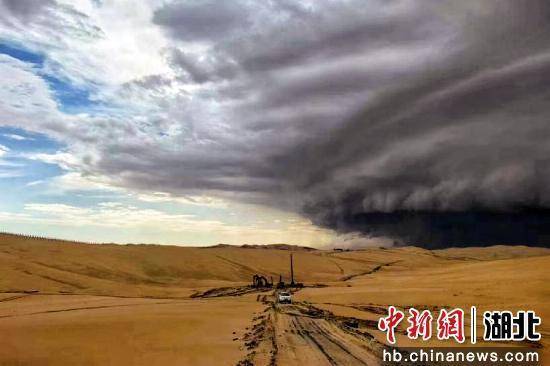 葛洲壩電力沙漠光伏項(xiàng)目助力綠色能源轉(zhuǎn)型:電力能源