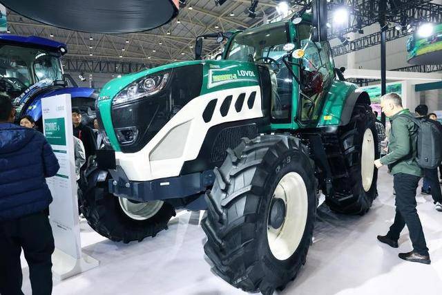 濰柴雷沃新能源拖拉機閃耀2025國際農(nóng)機展:新能源