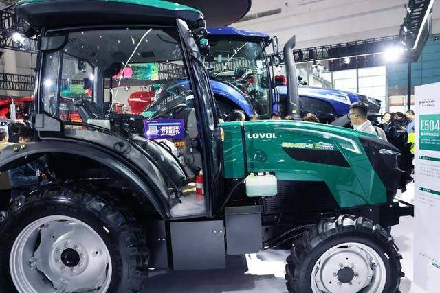 濰柴雷沃新能源拖拉機閃耀2025國際農(nóng)機展:新能源